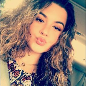 Meet your Posher, Alyssa